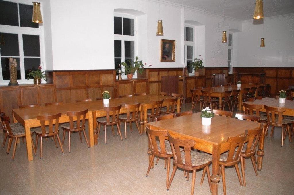 Nikolauskloster Jüchen 외부 사진